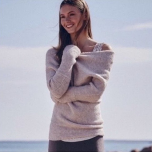 Anthropologie Sweaters - ANTHROPOLOGIE soft asymmetrical cozy sweater top  XS, fits up to Juniors medium